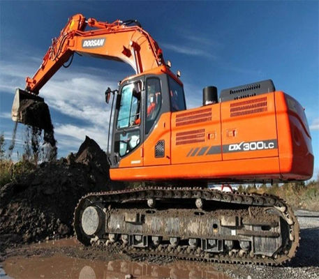 Gebruikte hoogwaardige tweedehands Doosan DX300LC Hydraulische kruipergraver