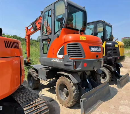Oorspronkelijke Koreaanse gebruikte mini graafmachine Doosan DX60W-9C 6 ton kleine wielgraafmachine